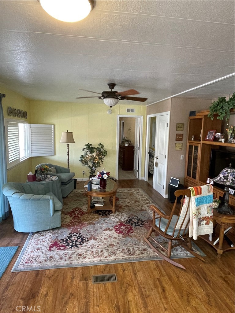 686 Wood Lake Drive 8