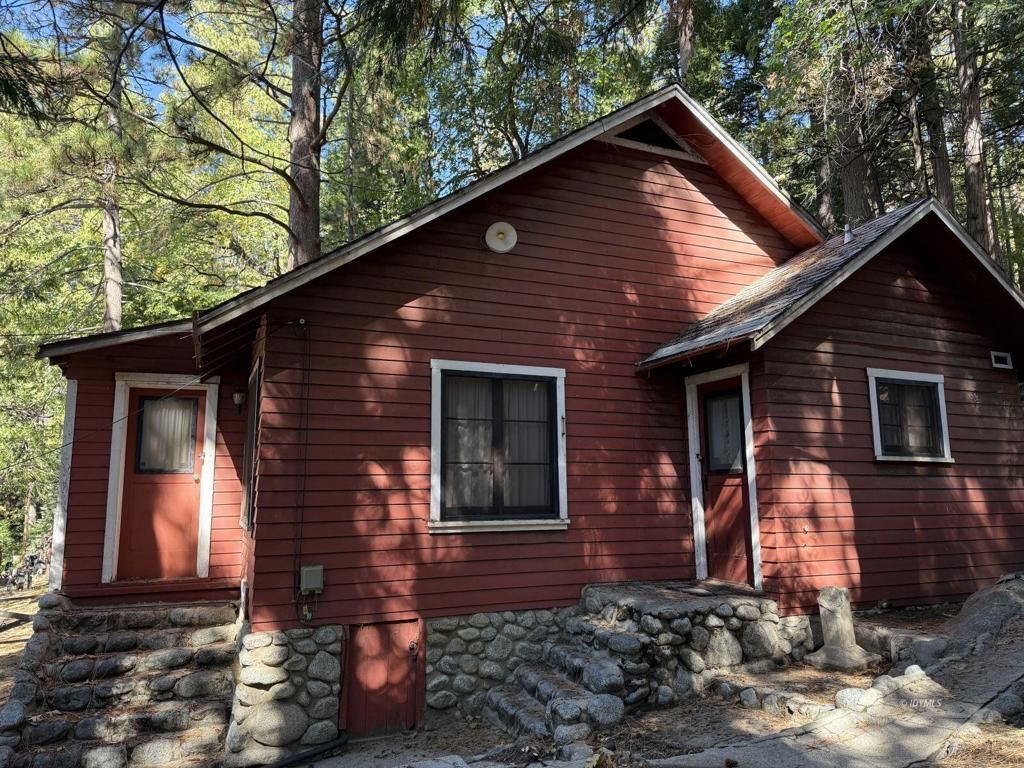 Photo of 25890 Wayne Drive, Idyllwild, CA 92549 (MLS # 219137236DA)