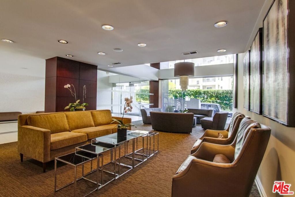 Photo of 7250 Franklin Avenue #702, Los Angeles, CA 90046 (MLS # 25600899)