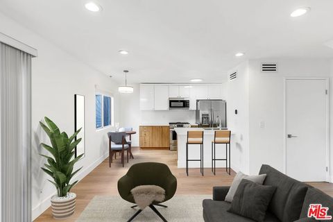 Photo of 1441 S Bedford Street, Los Angeles, CA 90035 (MLS # 26854193)