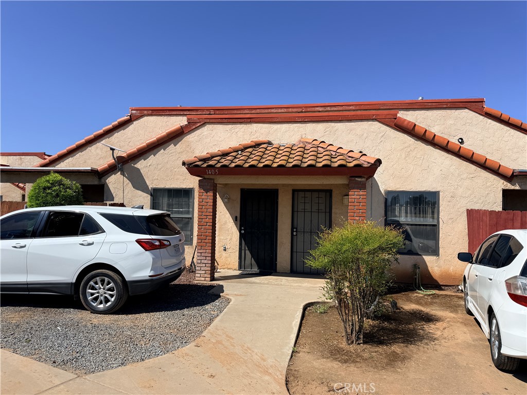 1405 E Cypress