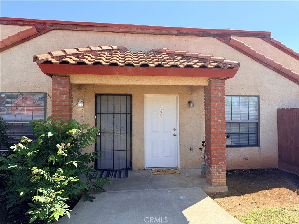 1405 E Cypress