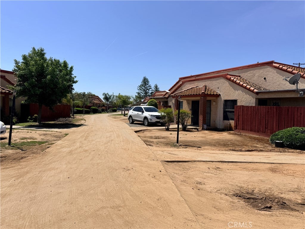 1405 E Cypress