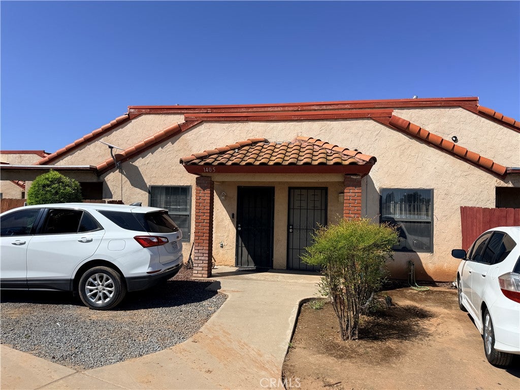 1405 E Cypress