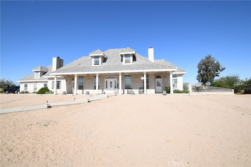 Stunning Estate-Style Pool Home in East Oak Hills!
Rare opportunity to own this beautifully maintained, one-owner estate located on a desirable corner lot with just under 5 acres of usable land. Featuring 5 bedrooms, 6 bathrooms, and over 4,200 sq ft of spacious living, this custom home is ideal for those seeking luxury and space.
Highlights include:
Oversized 3-car garage with attached bathroom
Separate ADU/living quarters above the garage – perfect for guests or multigenerational living
Built-in pool & spa with mountain views
Open-concept floor plan, abundant storage, indoor laundry, and shutters throughout
Extensive hardscape, block wall fencing, and mature landscaping
Enjoy peace, privacy, and panoramic views, all while being close to amenities and freeway access. Don’t miss this exceptional opportunity!