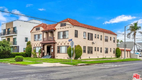 Photo of 1662 S Hayworth Avenue, Los Angeles, CA 90035 (MLS # 26996537)