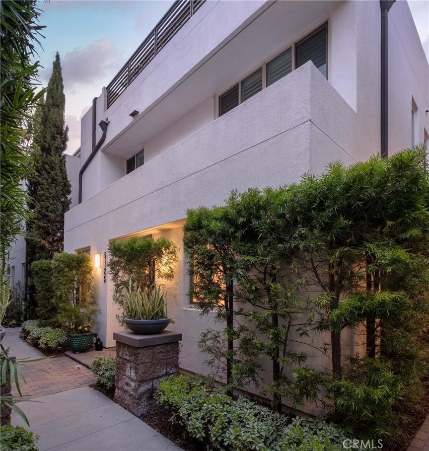 5225 Pacific Terrace