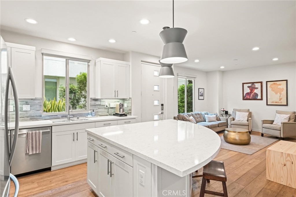 5225 Pacific Terrace