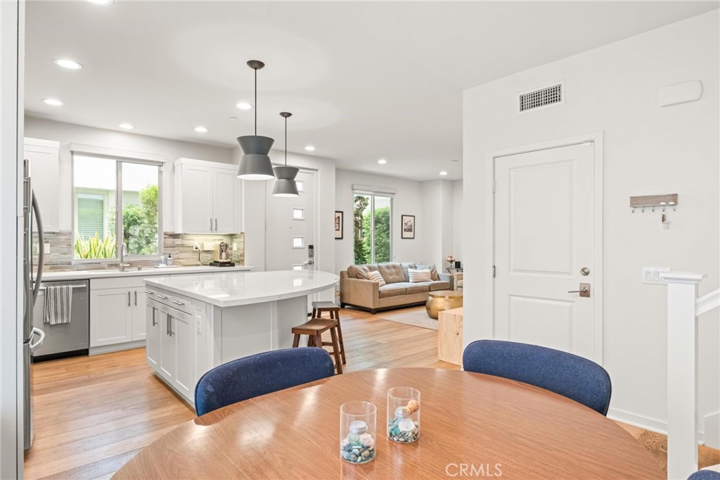 5225 Pacific Terrace