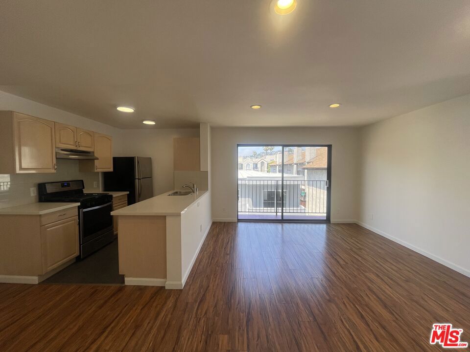 Welcome to your new Hollywood home! This stunning 1-bedroom, 1-bathroom apartment offers approximately 700 square feet of luxurious living space. Featuring sleek stainless steel appliances, the modern kitchen is perfect for whipping up gourmet meals. Large closets provide ample storage, ensuring you never run out of room for your belongings. Enjoy morning coffee or a relaxing evening on your private balcony. Situated on the second floor of a building with controlled access, you can rest assured of your security. Plus, this unit comes with one parking spot in a gated garage. Located in a prime Hollywood location, you're close to all the best shopping, dining, and entertainment the city has to offer.