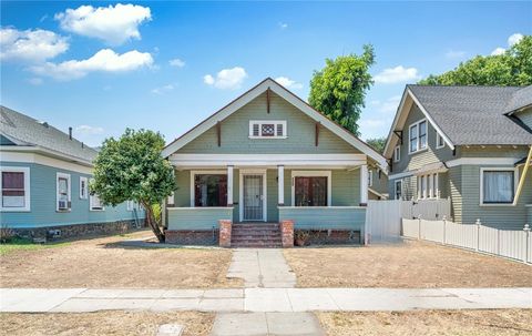 Photo of 220 E Kingsley Avenue, Pomona, CA 91767 (MLS # TR25149199) Photo of 220 E Kingsley Avenue, Pomona, CA 91767 (MLS # TR25149199)