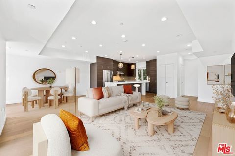 Photo of 7365 Waring Avenue, Los Angeles, CA 90046 (MLS # 25587225) Photo of 7365 Waring Avenue, Los Angeles, CA 90046 (MLS # 25587225)