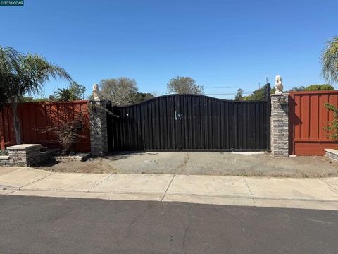 Photo of 205 Solano Ave Ave, Bay Point, CA 94565 (MLS # 41128260)