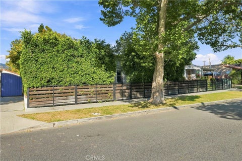 Photo of 430 N Parish Place, Burbank, CA 91506 (MLS # SR26196867)