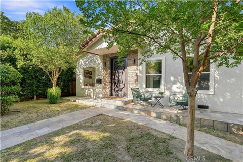 Photo of 430 N Parish Place, Burbank, CA 91506 (MLS # SR26196867)