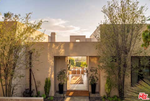 Photo of 6315 Gayton Place, Malibu, CA 90265 (MLS # 26874703)