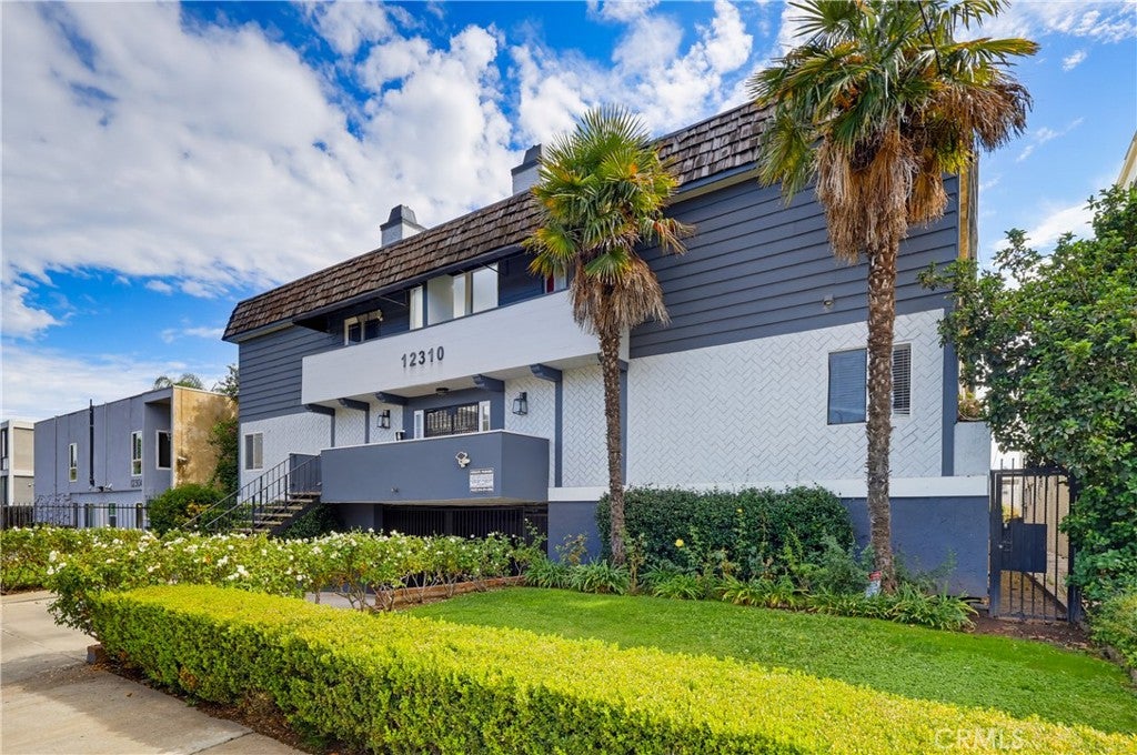 12310 Burbank BLVD 13, Los Angeles CA 91607
