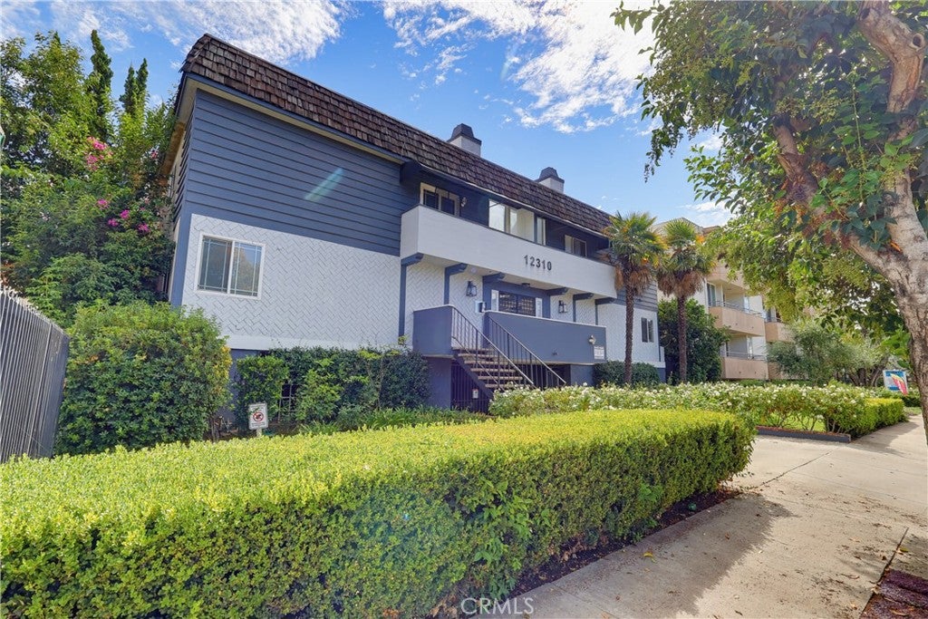 Photo of 12310 Burbank BLVD #13, Los Angeles, CA 91607 (MLS # PW26197752)