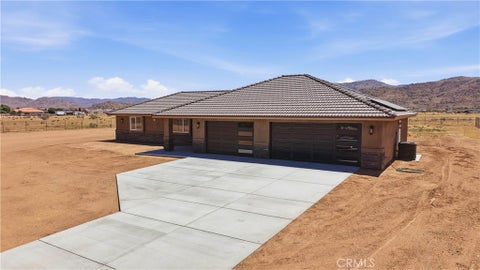 Photo of 17430 Century Plant Rd, Apple Valley, CA 92307 (MLS # HD26206600)