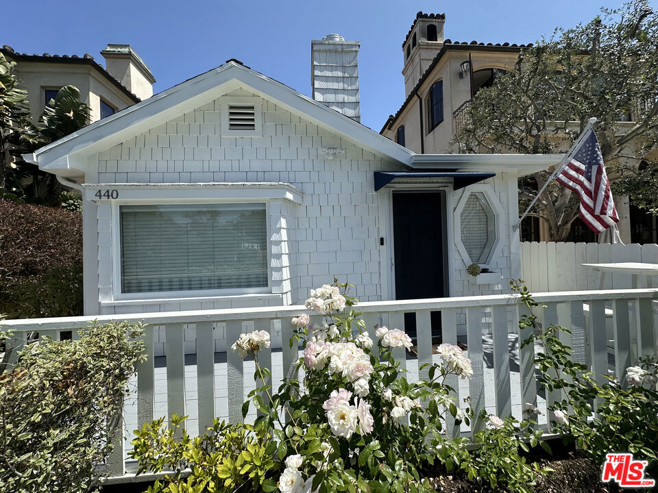 Available from SEPTEMBER 1ST to OCTOBER 15TH with flexible rental terms. Live in the heart of the iconic Venice Canals in this charming, furnished 1-bedroom, 1-bath front unit with canal views. Spanning approx 900 sqft, this thoughtfully designed space features an open layout filled with natural light, a private side yard, and unique character throughout. Enjoy modern conveniences like a washer/dryer and dishwasher, all just steps from the beach, Abbot Kinney, and the best of Venice. Don't miss this rare chance to experience one of LA's most beloved neighborhoods.