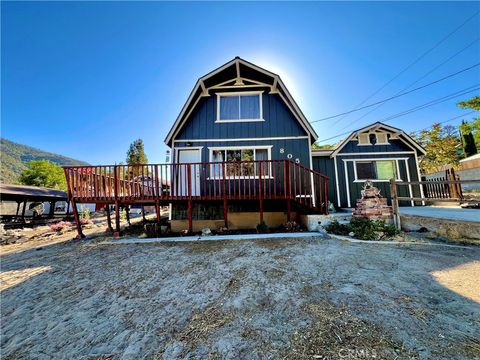 Photo of 805 Lomita Trail, Frazier Park, CA 93225 (MLS # SR26066304)