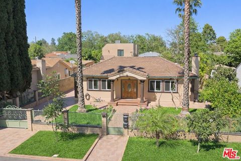 Photo of 13847 Gilmore Street, Van Nuys, CA 91401 (MLS # 26668665)