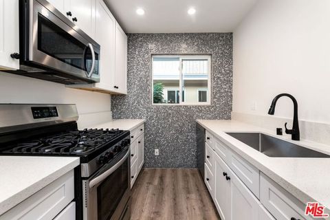 Photo of 1462 S Shenandoah St #2, Los Angeles, CA 90035 (MLS # 25599411)
