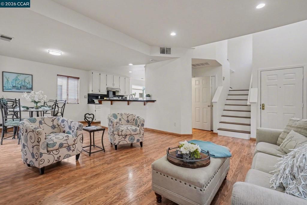 Photo of 933 933 Country Run Dr Dr, Martinez, CA 94553 (MLS # 41124739)