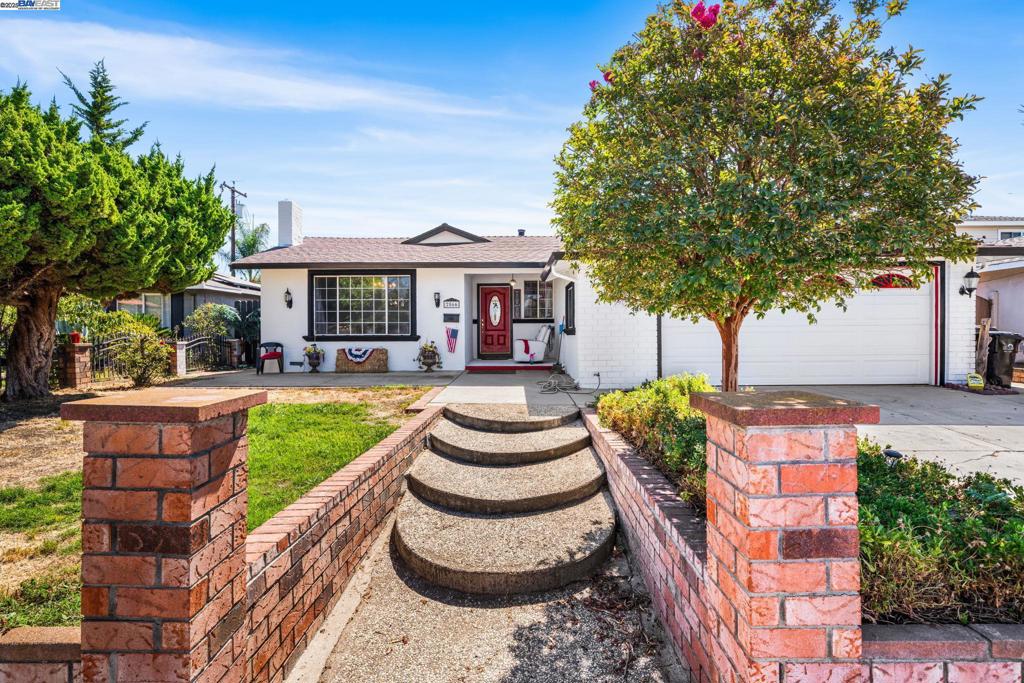 Welcome to 2566 Boren Dr, San Jose, CA 95121 — a beautifully cared-for 3-bedroom, 2-bathroom home located in a peaceful and well-established San Jose neighborhood. This spacious residence offers approximately 1,823 sq ft of bright, comfortable living space on a generous 6,000 sq ft lot. Inside, you’ll find a functional layout with inviting living areas, abundant natural light, and great flow throughout. The home is move-in ready with wonderful potential to personalize over time. Enjoy a private backyard, an attached garage, and a prime location close to top-rated schools, parks, shopping, and convenient commuter routes. Golf enthusiasts will appreciate that the prestigious Golf Club at Boulder Ridge—a private, 18-hole championship course offering breathtaking views of the Santa Clara Valley is just a short walk away. Designed amidst historic boulders, this course provides a unique and challenging golfing experience suitable for players of all skill levels. A fantastic opportunity to own a quality home in a desirable community!