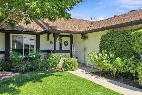 Photo of 21919 Grovepark DR, Saugus, CA 91350 (MLS # SR26188471)