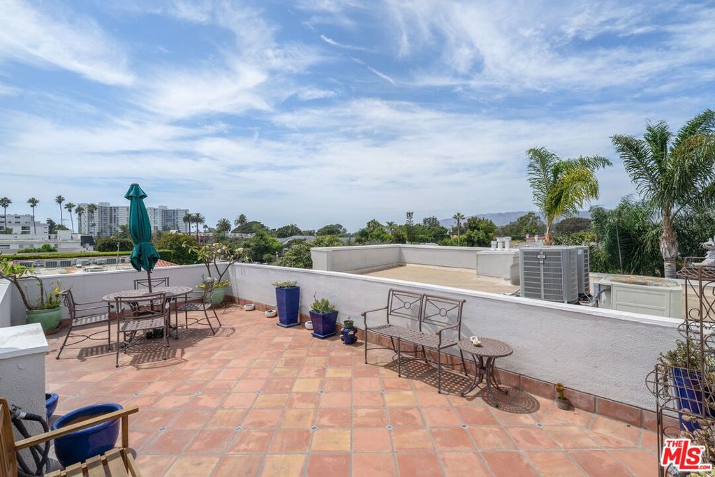 446 San Vicente Boulevard 106
