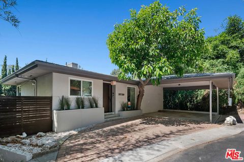 Photo of 3729 Reklaw Drive, Studio City, CA 91604 (MLS # 26660083)