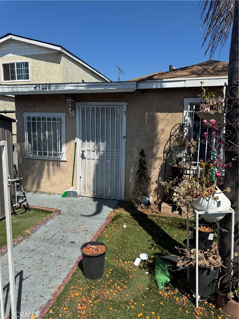 INVESTORS!! DO NOT MISS OUT ON THIS VALUABLE OPPORTUNITY. THE PROPERTY REQUIRES SIGNIFICANT RENOVATION AND IMPROVEMENT.