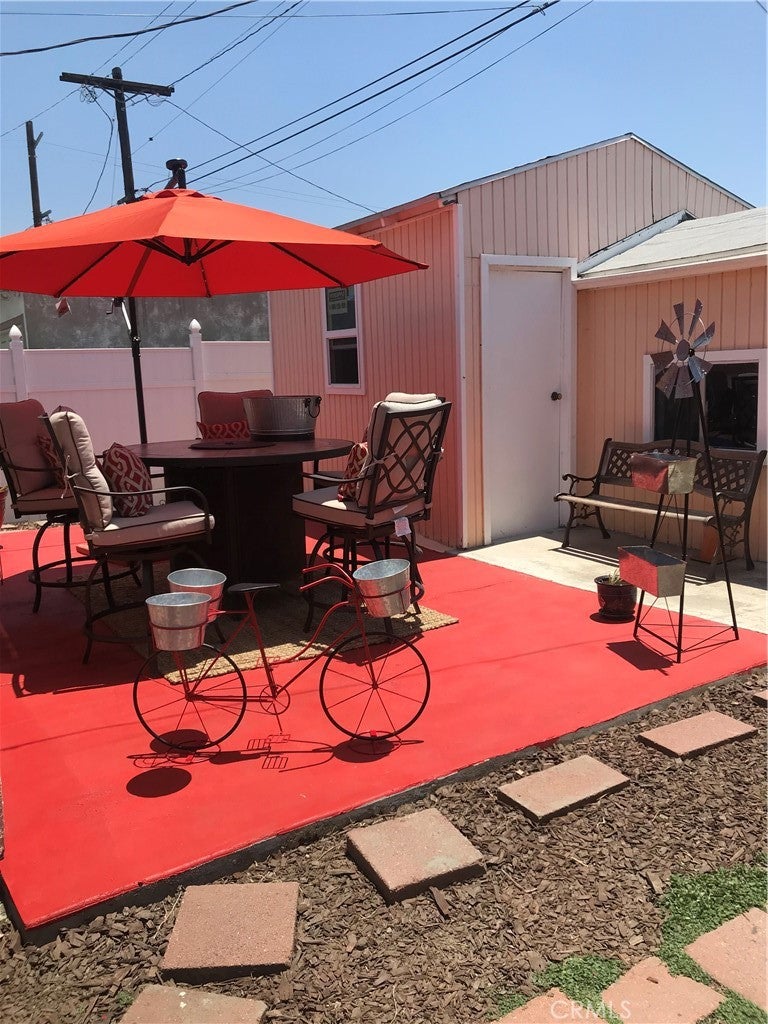 Photo of 724 W 109th Place, Los Angeles, CA 90044 (MLS # SR26048512)