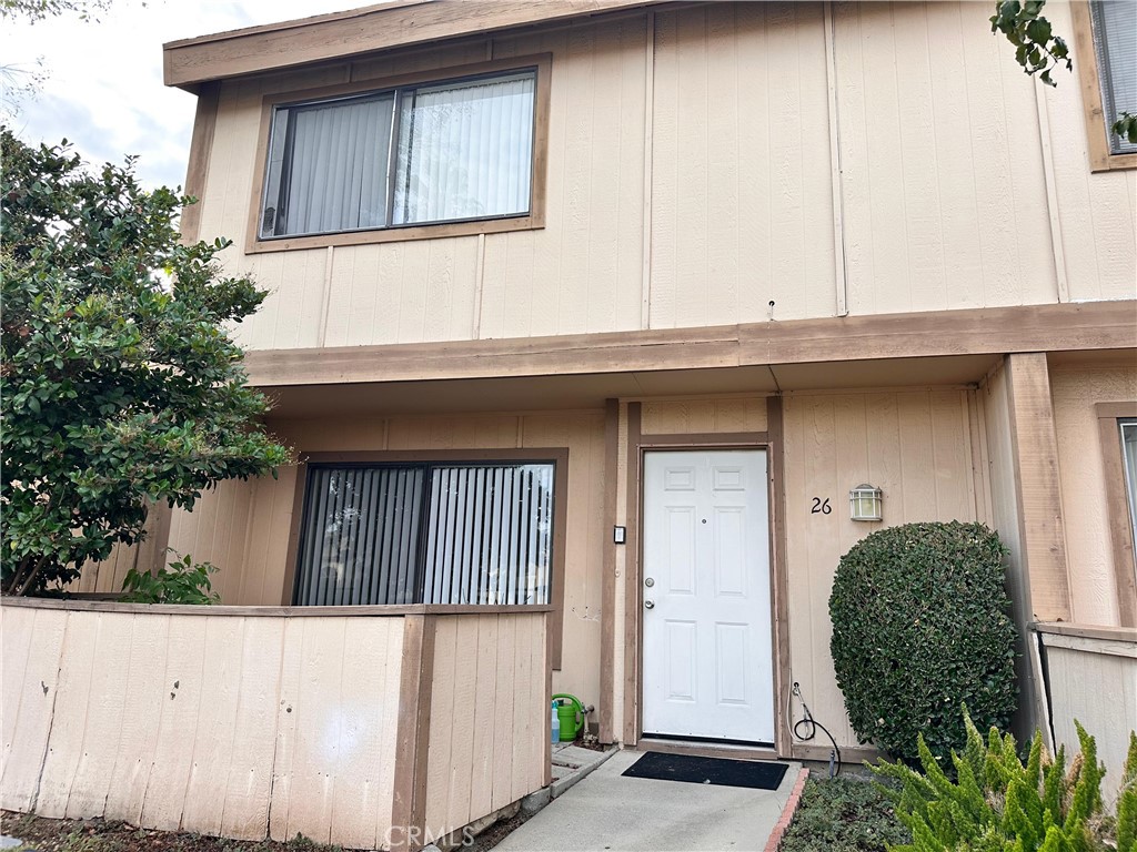 Welcome to your perfect starter home in the heart of North Hills!
This charming condo offers three spacious bedrooms, 1.5 bathrooms, and a detached two-car garage. Enjoy year-round comfort with central heating and air conditioning. Community features include an association pool, perfect for relaxing on warm days. Conveniently located near major freeways, shopping centers, and everyday amenities. Take the first steps and schedule your private tour today!