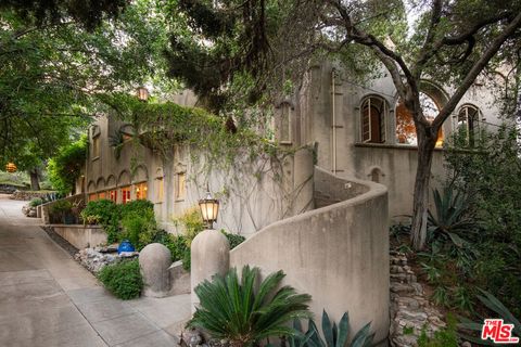 Photo of 2707 Hermosita Drive, Glendale, CA 91208 (MLS # 26677577)