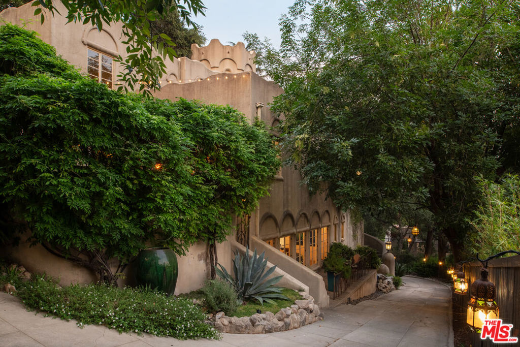 2707 Hermosita Drive