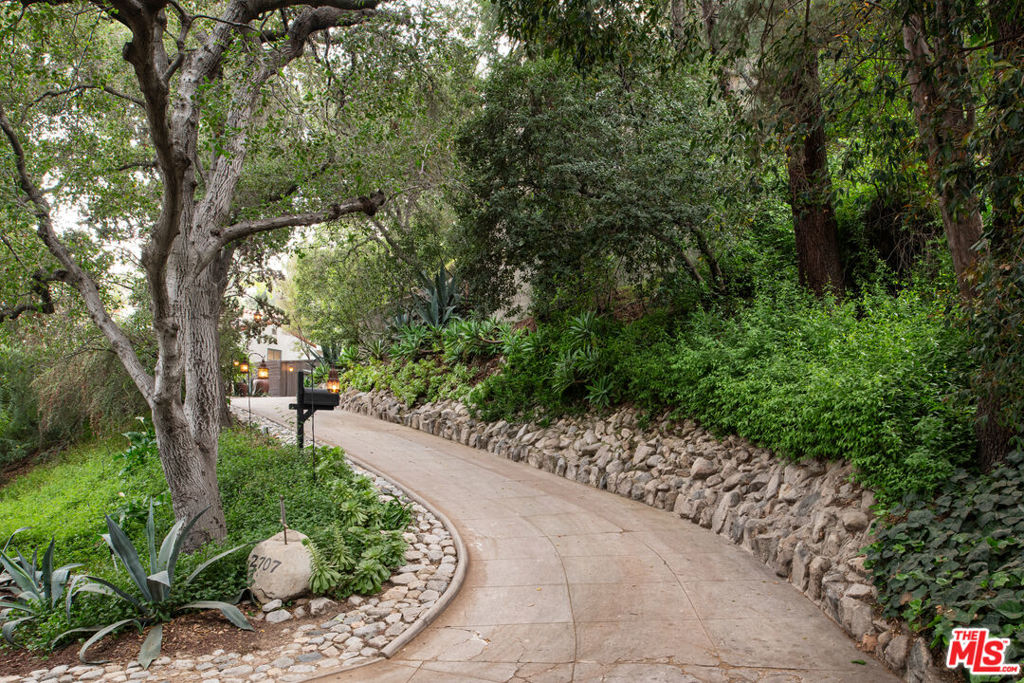 2707 Hermosita Drive