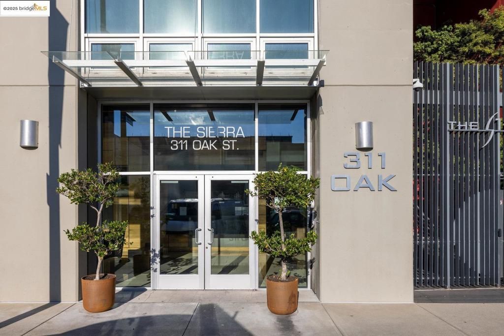 Photo of 311 Oak Street St #829, Oakland, CA 94607 (MLS # 41118839)