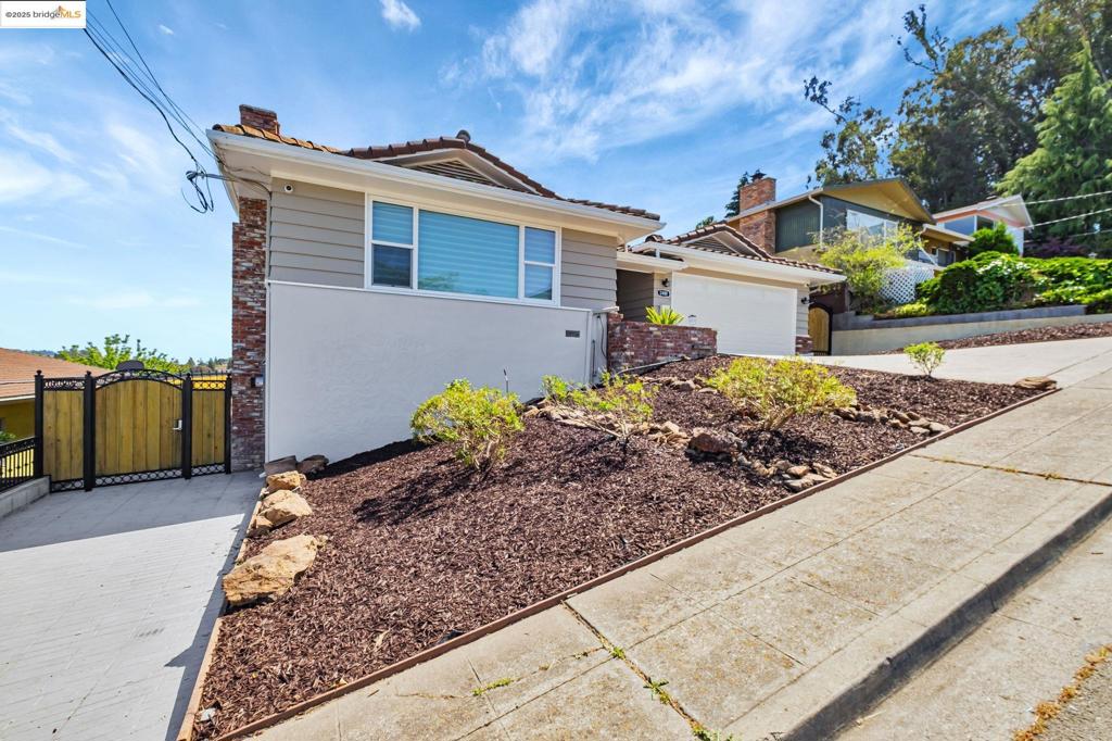 Properties 1 2449 Riffel Ct