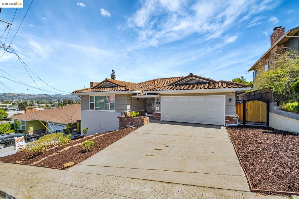 Properties 2 2449 Riffel Ct