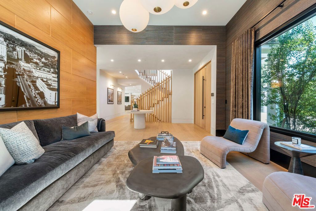 Photo of 17228 Otsego Street, Encino, CA 91316 (MLS # 25555893)