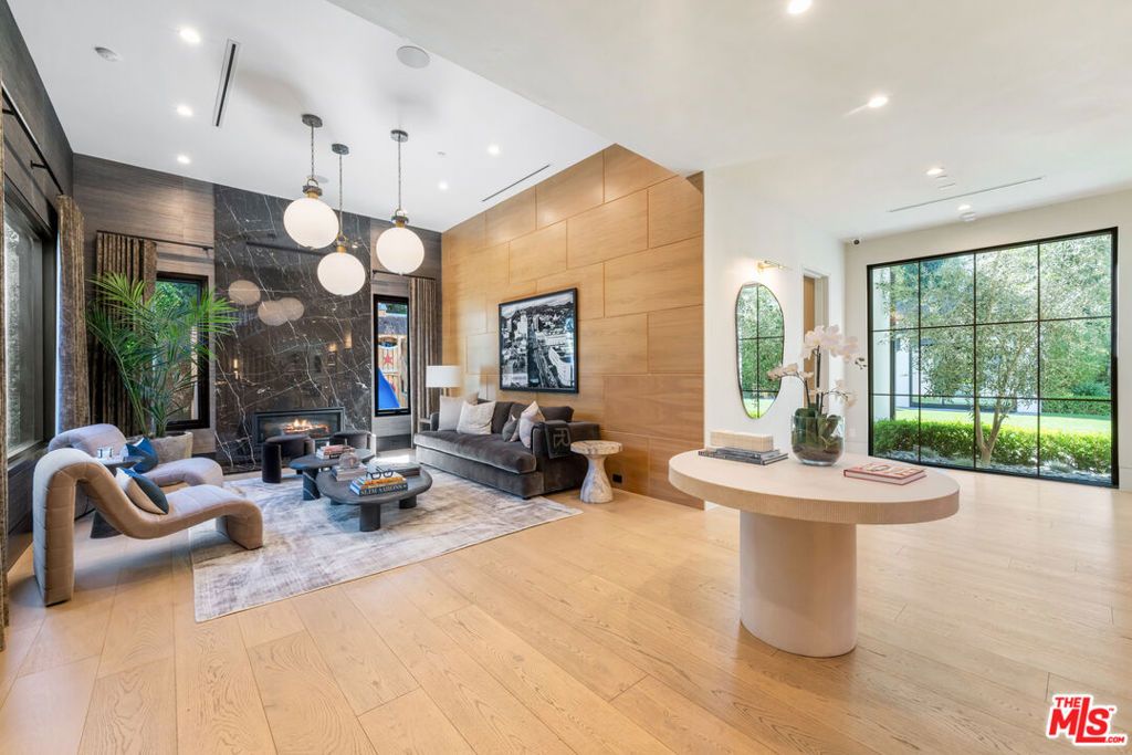 Photo of 17228 Otsego Street, Encino, CA 91316 (MLS # 25555893)