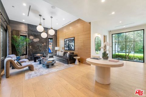 Photo of 17228 Otsego Street, Encino, CA 91316 (MLS # 25555893)