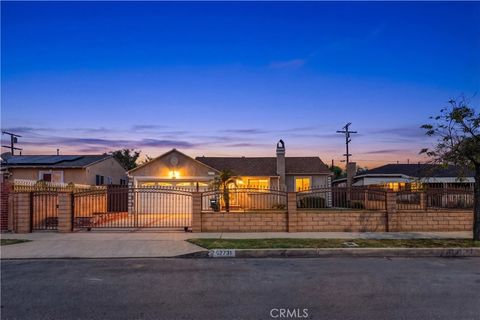 Photo of 12731 Victory Blvd, North Hollywood, CA 91606 (MLS # GD26080837)