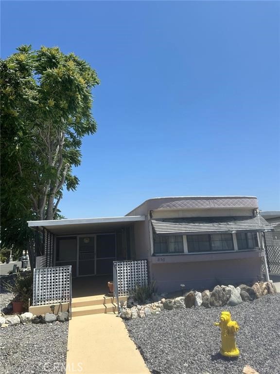LOCATION LOCATION!!! AVAILABLE ON THE CITY OF HEMET. OPPORTUNITY TU BUY YOUR OWN CORNER LOT. 2 BETHROOMS 1 BATHROOM, 2 CAR SPACIOUS PARKING.