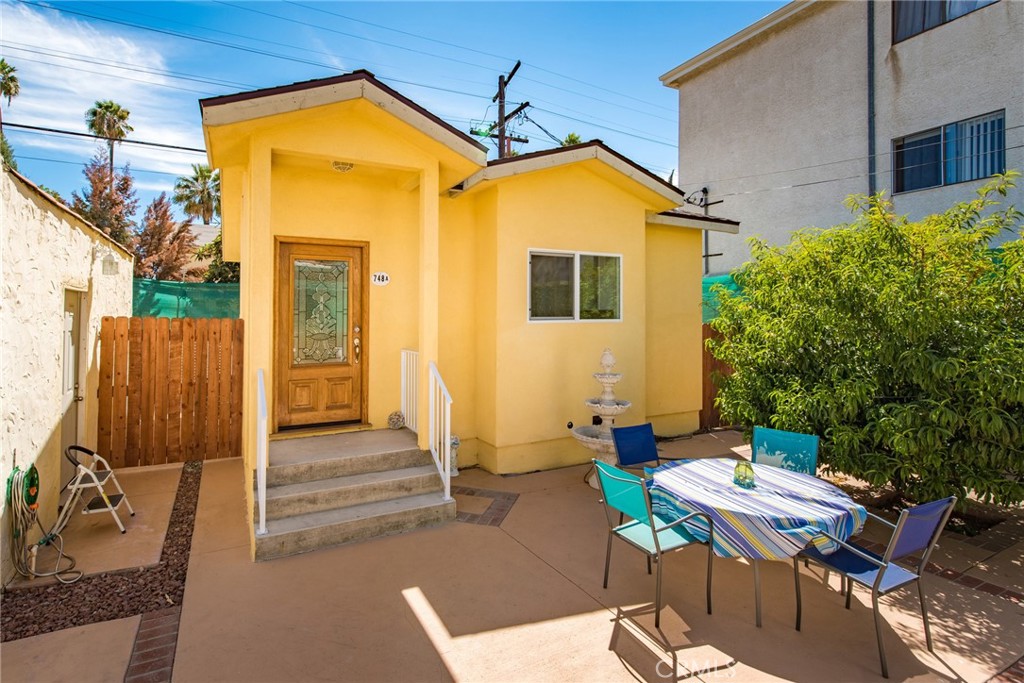 Back House * 1 Bedrooms / 1 Bathrooms * 500sqft * Separate Private Patio * Central A/C * Recessed Lighting * All Utilities Included * No Pets * Street Parking