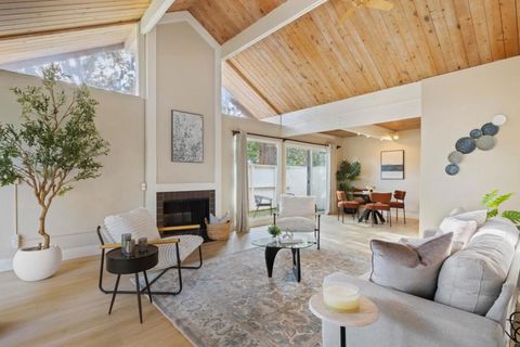 Photo of 715 Quetta Avenue #B, Sunnyvale, CA 94087 (MLS # ML82038249)