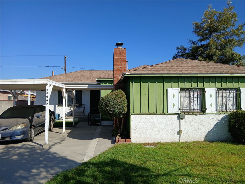 Minor fixer with all useable lot. Possible 4th bedroom now used as living space. Newer roof and tile flooring in kitchen. Wooden floors throughout. Copper plumbing. Good for starter or investment.