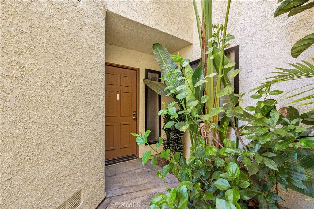 887 Endicott DR